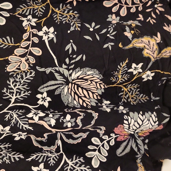 XL Black Floral Sleeveless Tank Reitmans - Picture 3 of 4